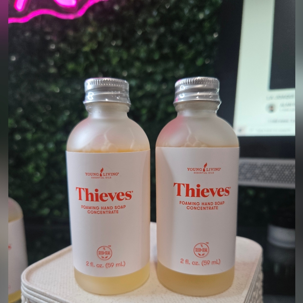 Young Living Thieves‎ Foaming Hand Soap Concentrate - White, Silver